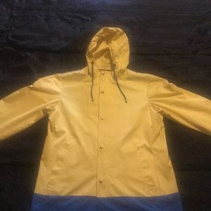 Mint Lauren Ralph Lauren raincoat in size 42R NWT